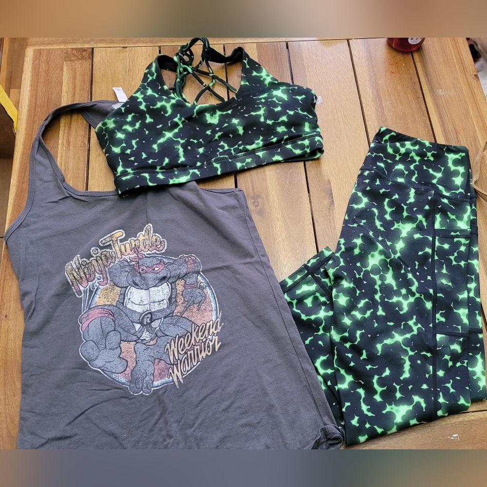 CVG OUTFIT  - SMALL RADIOACTIVE CAPRI - MEDIUM BRA - MEDIUM TANK
